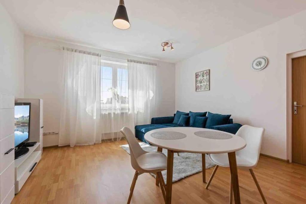 Apartman Modern & Cozy Near Hockey & Football Arena